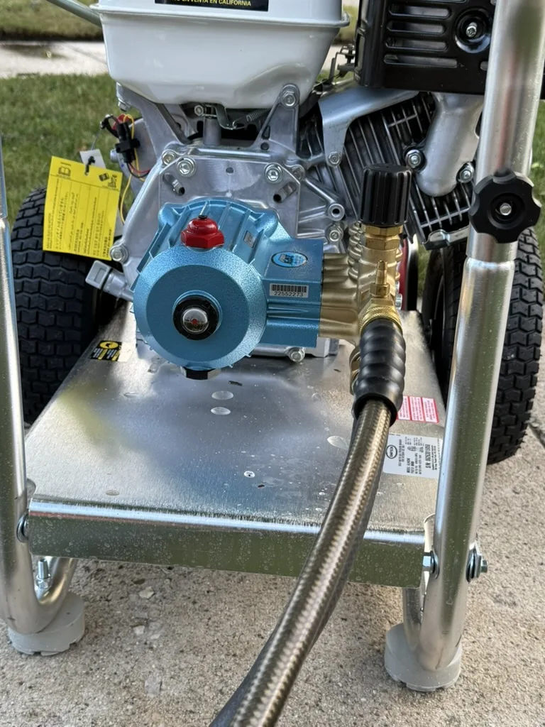 CAT triplex pump with steel-braided hose